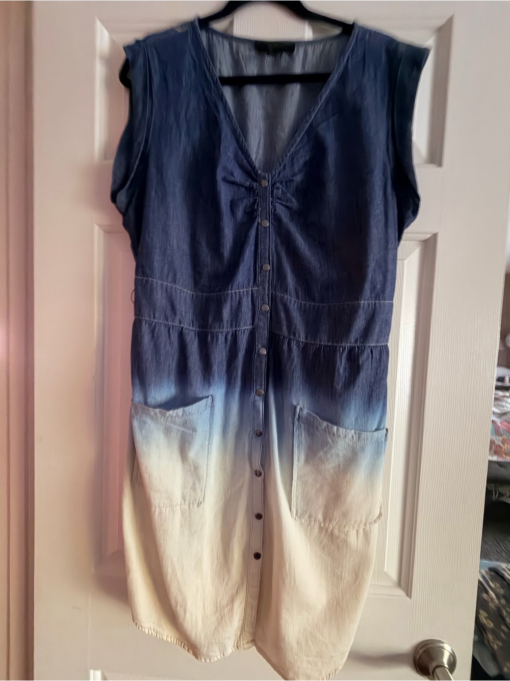 Sleeveless dress